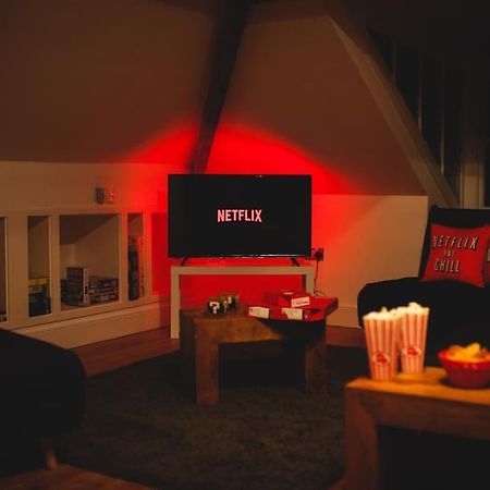 نيوكاسل أبون تاين Games And Movies Lounge 7 Bed City Centre Apartment المظهر الخارجي الصورة