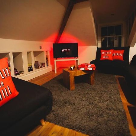 نيوكاسل أبون تاين Games And Movies Lounge 7 Bed City Centre Apartment المظهر الخارجي الصورة