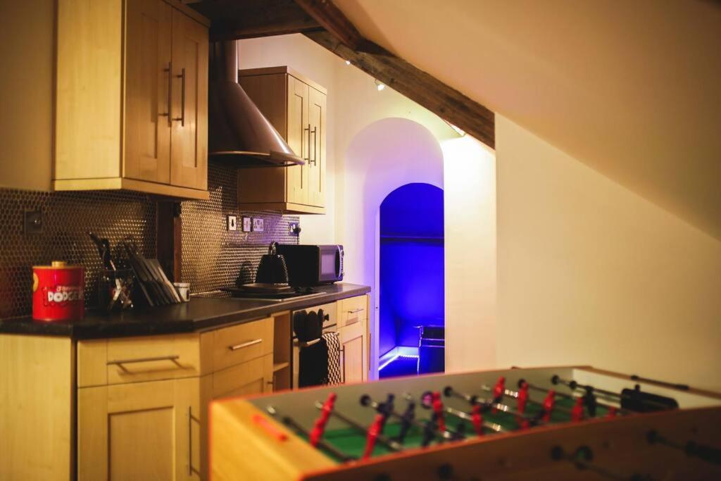 نيوكاسل أبون تاين Games And Movies Lounge 7 Bed City Centre Apartment المظهر الخارجي الصورة