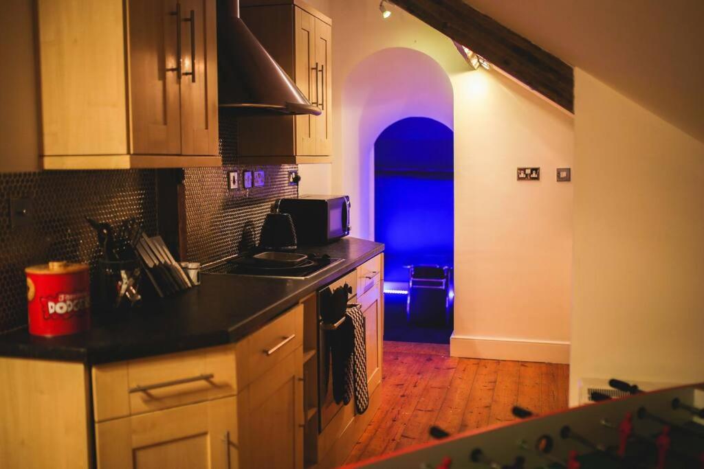 نيوكاسل أبون تاين Games And Movies Lounge 7 Bed City Centre Apartment المظهر الخارجي الصورة