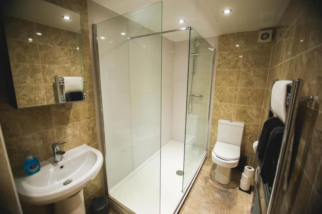نيوكاسل أبون تاين Games And Movies Lounge 7 Bed City Centre Apartment المظهر الخارجي الصورة