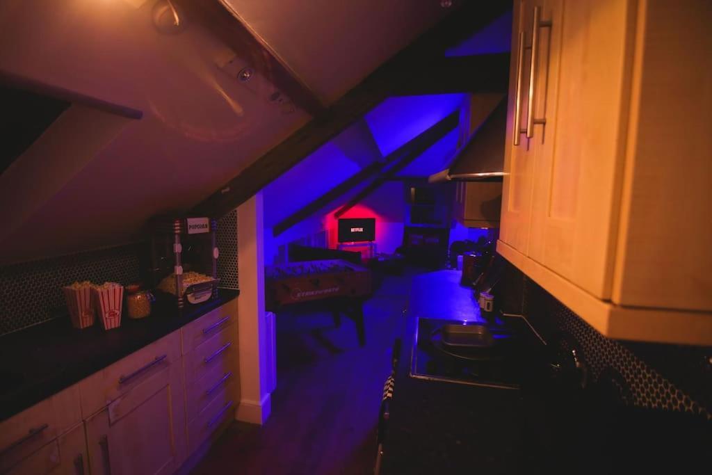 نيوكاسل أبون تاين Games And Movies Lounge 7 Bed City Centre Apartment المظهر الخارجي الصورة