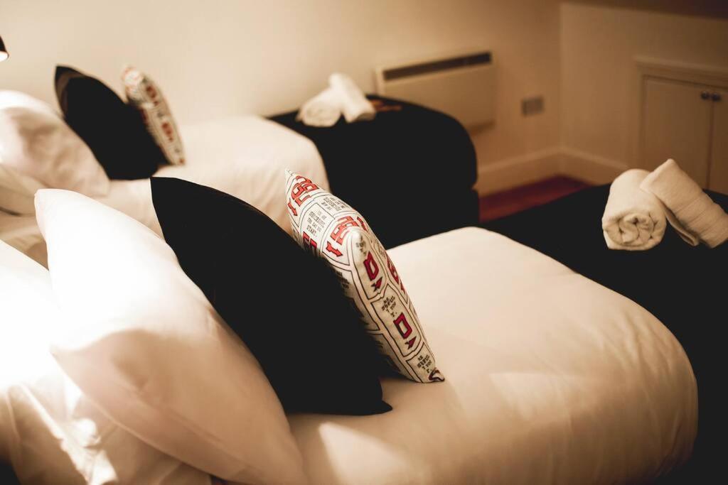 نيوكاسل أبون تاين Games And Movies Lounge 7 Bed City Centre Apartment المظهر الخارجي الصورة