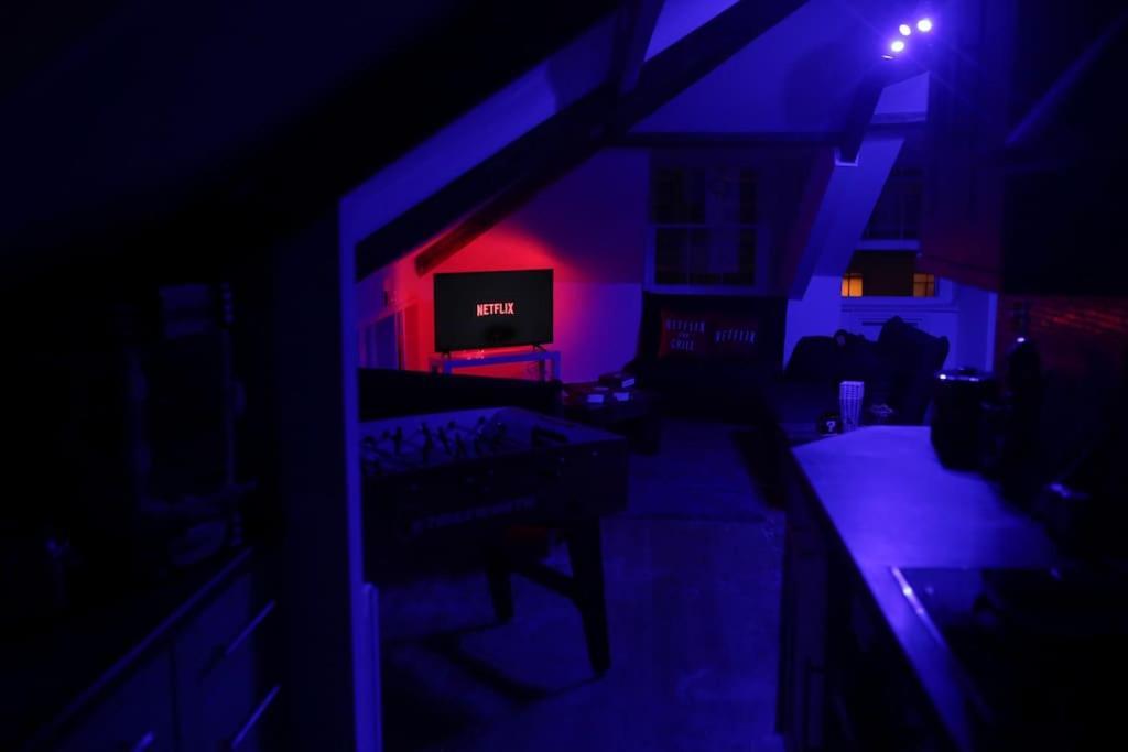 نيوكاسل أبون تاين Games And Movies Lounge 7 Bed City Centre Apartment المظهر الخارجي الصورة