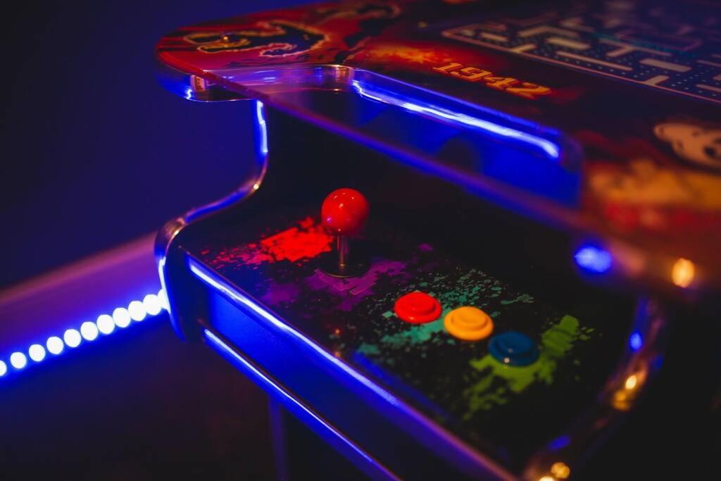 نيوكاسل أبون تاين Games And Movies Lounge 7 Bed City Centre Apartment المظهر الخارجي الصورة