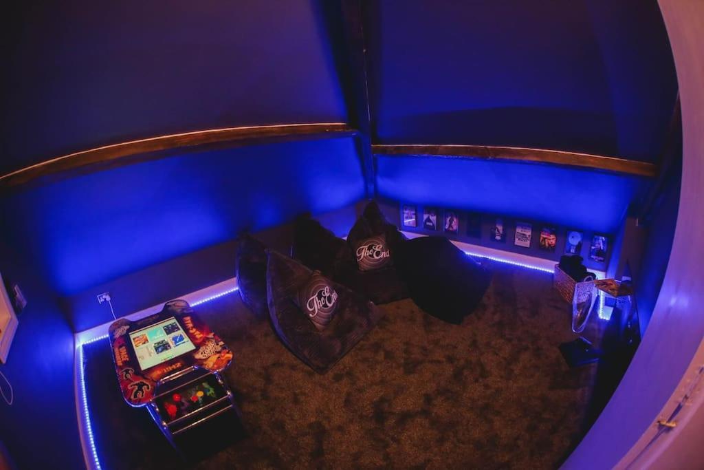 نيوكاسل أبون تاين Games And Movies Lounge 7 Bed City Centre Apartment المظهر الخارجي الصورة